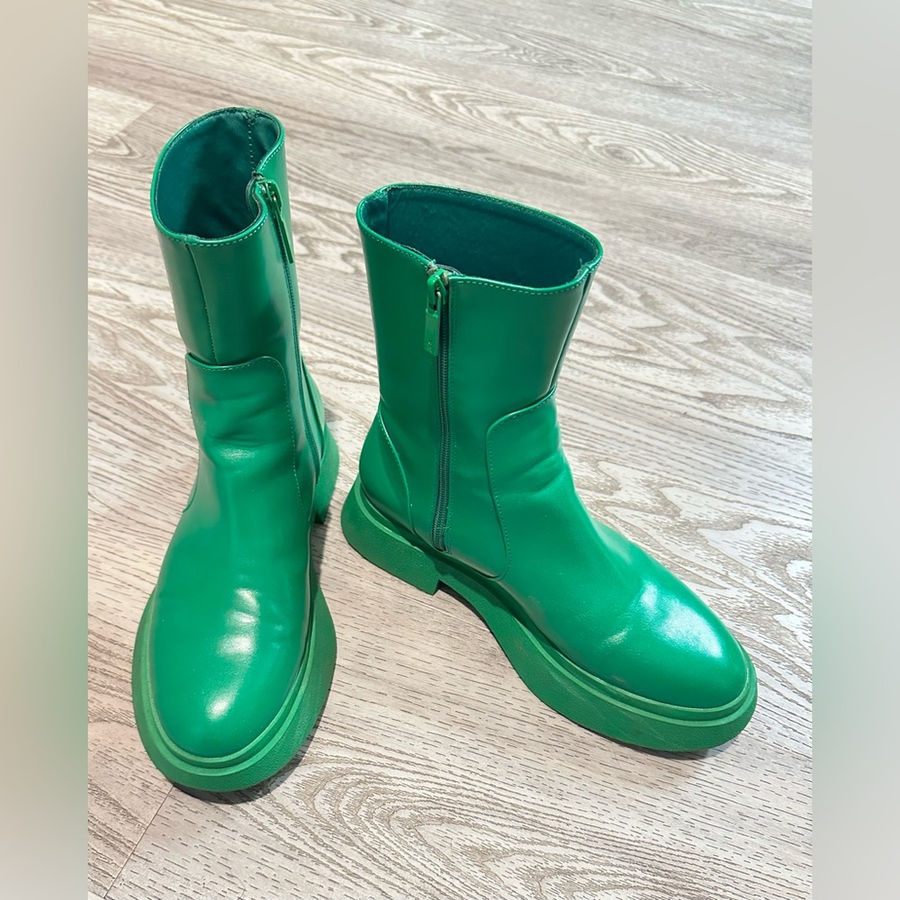Zara Lug Sole Solid Color Ankle Boots Zipper Green Size 8.5 EU 39